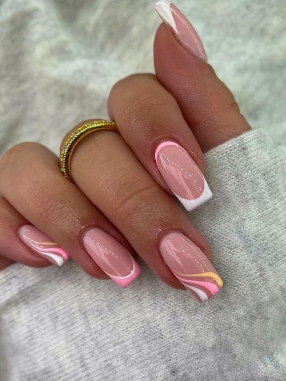 Spring Nails Square 2024: Chic Daisy Designs & Pastel Glitter Trends